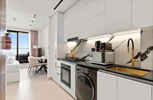 Downtown Dubai Apartment | Stunning Brand New Studio with Private Jacuzzi