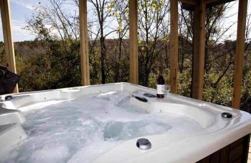 Equality House | Stunning Cabin with Hot-tub and Fireplace in Herod, Illinois