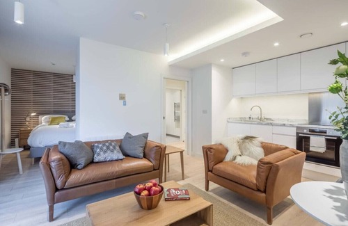 Cambridge Apartment | Stunning Central Apt - With Parking!
