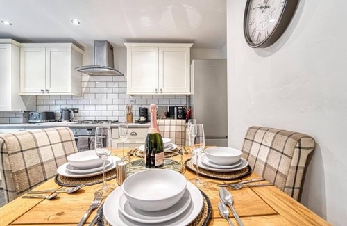 Bridgnorth House | Stunning Central House in Bridgnorth w Parking by PureStay