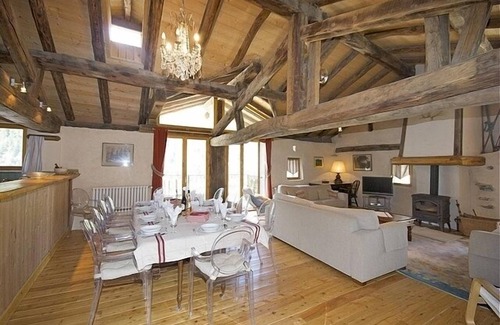 Nancroit Ski Chalet | Stunning Chalet in Alpine village with 5 bedrooms/5 bathrooms