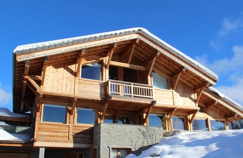 Les Gets Ski Chalet | Stunning chalet with pool and hammam 50m from slopes