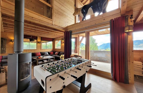 Les Gets Ski Chalet | Stunning chalet with pool and hammam 50m from slopes
