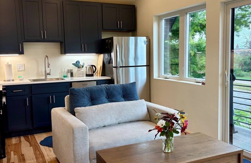 Riverview Apartment | Stunning city view modern apartment