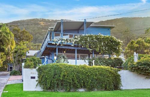 Wombarra House | Stunning Coastal Home Views 1 Hour From Sydney