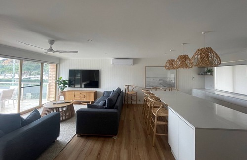 Tathra House | Stunning Coastal Retreat - Walking distance to Beach and Cafes.