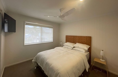 Tathra House | Stunning Coastal Retreat - Walking distance to Beach and Cafes.