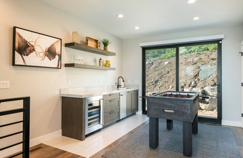 Hideout House | Stunning Contemporary, Lake and Slope Views, Close to Historic Main Street and World Class Resorts!