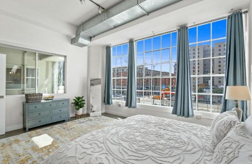 Historic Core Apartment | Stunning DTLA Gem 2 bed with pool, gym and parking