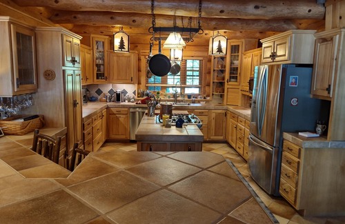 Cohasset Cabin | Stunning Executive log cabin on beautiful lake