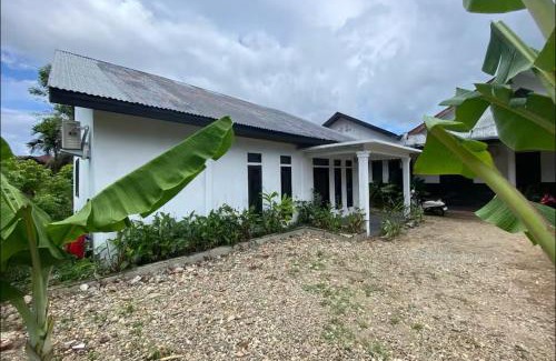 Lhoknga House | Stunning Family Friendly House Nearby Lampuuk Beach