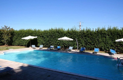 Gualdo Cattaneo Other | Stunning Farmhouse with Swimming Pool and Jacuzzi in Umbria