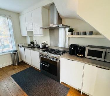 Turnham Green Apartment | Stunning Flat in Chiswick