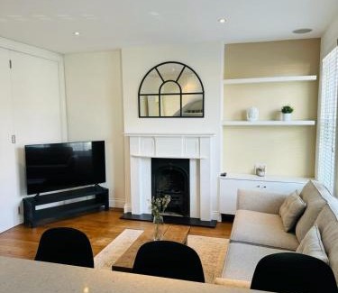 Turnham Green Apartment | Stunning Flat in Chiswick