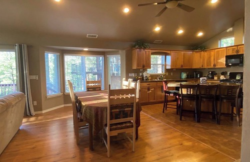 Kachina Village Cabin | Stunning Forest Views, Quiet street 4 bed/4 bath,