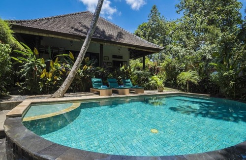 Babakan Villa | Stunning, fully staffed villa with pool and tropical gardens.