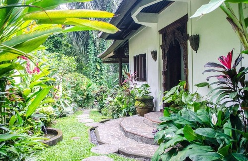 Babakan Villa | Stunning, fully staffed villa with pool and tropical gardens.