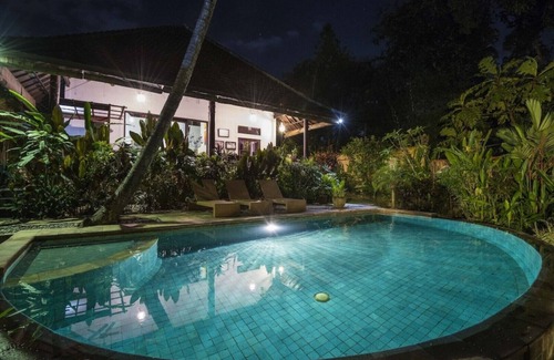 Babakan Villa | Stunning, fully staffed villa with pool and tropical gardens.