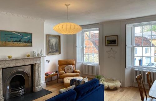 Midhurst Apartment | Stunning Georgian Flat in The Heart of Midhurst Old Town