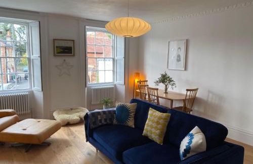 Midhurst Apartment | Stunning Georgian Flat in The Heart of Midhurst Old Town
