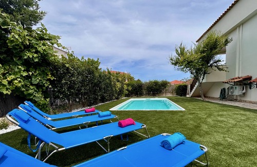 Kato Diminio Villa | Stunning Greek villa w/private pool & sea view - 4min walk to beach, sleeps 2-7