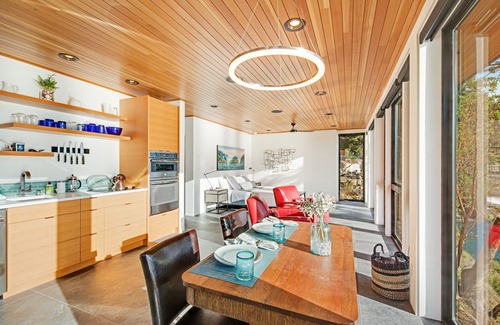 Anacortes Apartment | Stunning guest home on the water with gorgeous views, bright interior, & WiFi