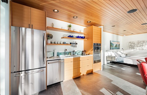 Anacortes Apartment | Stunning guest home on the water with gorgeous views, bright interior, & WiFi
