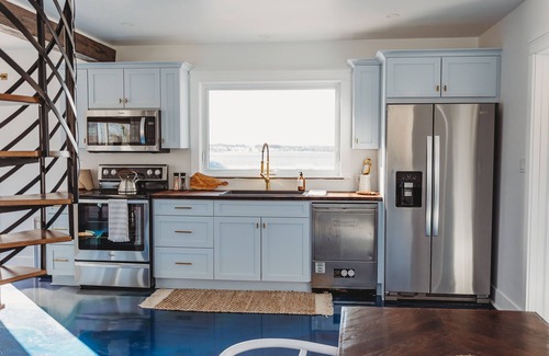 Georgetown House | Stunning Guesthouse in historic Georgetown w/hot tub!