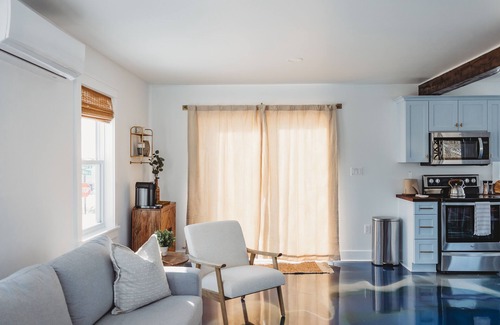 Georgetown House | Stunning Guesthouse in historic Georgetown w/hot tub!