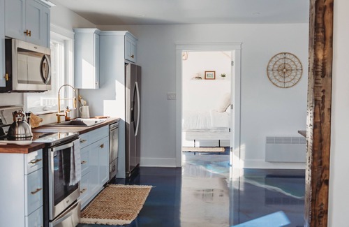 Georgetown House | Stunning Guesthouse in historic Georgetown w/hot tub!