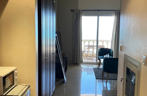 Al Hamra Village Apartment | Stunning Gulf Studio With Gym/beach/pool Access