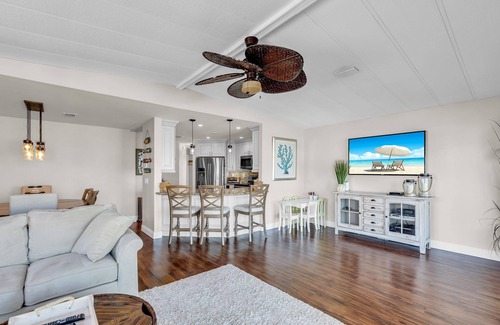 Tavernier House | Stunning Hammer Point Home with Dockage and Bay Views