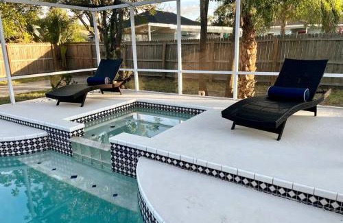 Oakford Park House | Stunning Heated Pool & Spa House Blocks to Midtown