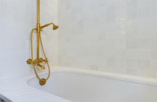 Leigh-on-Sea House | Stunning Heritage Cottage- The Heart of Old Leigh