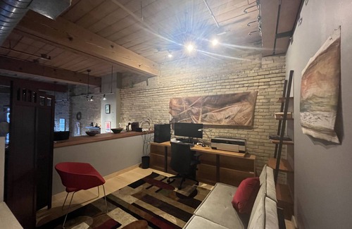 Warehouse District Condo | Stunning Historic 2 Bedroom Loft in North Loop - Exposed Brick 14 Foot Ceilings