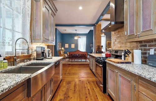 Faubourg Lafayette Villa | Stunning Historic Villa w/Heated Pool 6br|6ba