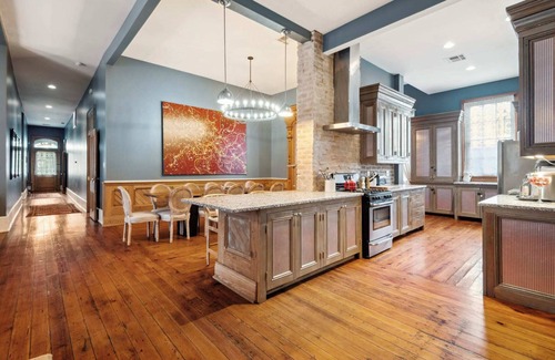 Faubourg Lafayette Villa | Stunning Historic Villa w/Heated Pool 6br|6ba