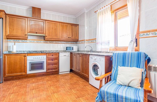 Casarabonela House | Stunning home in Casarabonela with kitchen
