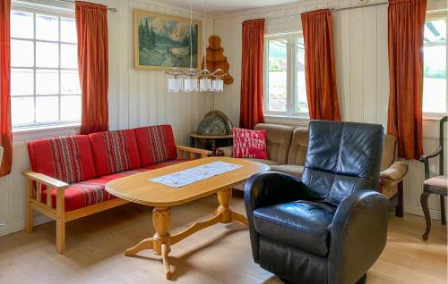 Nesset House | Stunning Home In Eidsvåg I Romsdal