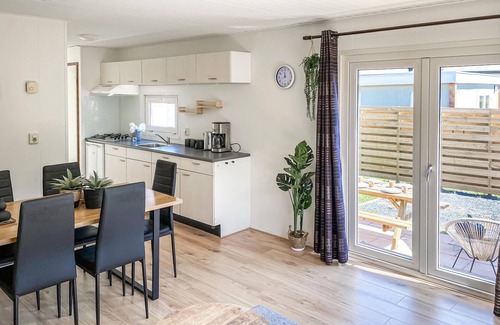 Heinkenszand House | Stunning home in Heinkenszand with WiFi