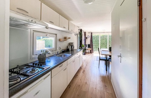 Heinkenszand House | Stunning home in Heinkenszand with WiFi