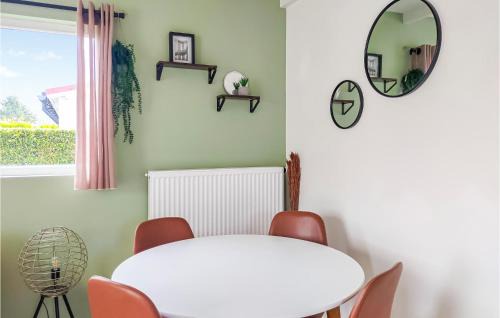 Heinkenszand House | Stunning Home In Heinkenszand With Wifi