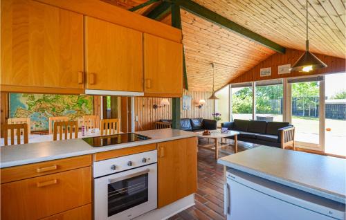 Ronde House | Stunning Home In Rønde With Wifi