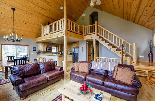 Lead Cabin | Stunning Home Near ATV/Snowmobile Trails and Plenty of Space!
