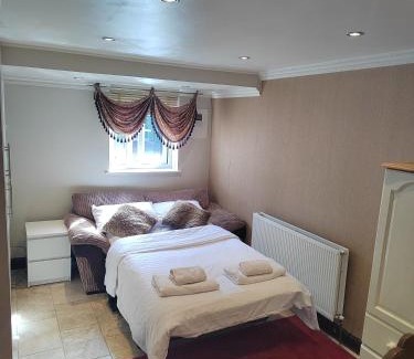 North Woolwich House | Stunning home next to Excel, London City Airport and East London University