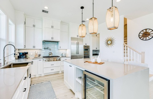 Galveston House | Stunning home with big bay views, 3 decks, en suites & AC - near Sunny Beach