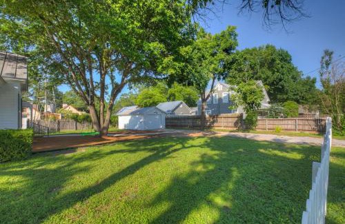 Fredericksburg House | Stunning Home with Hot Tub & Grill Just 2 Blks from Main St!