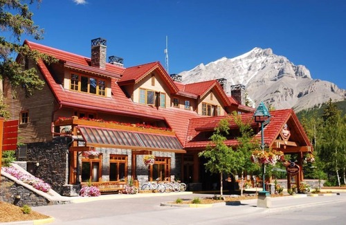 Banff Apartment | Stunning Hotel Suite - King and Queen Beds!