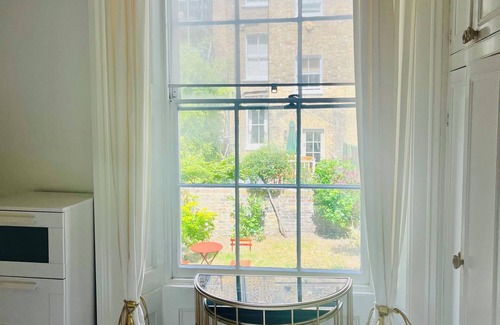Chelsea Riverside Apartment | Stunning Kings Road, Chelsea, period property