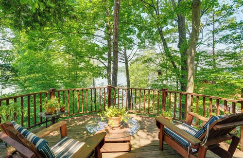 Athens Cabin | Stunning Lake & Mtn Views: Cozy Catskills Cabin!